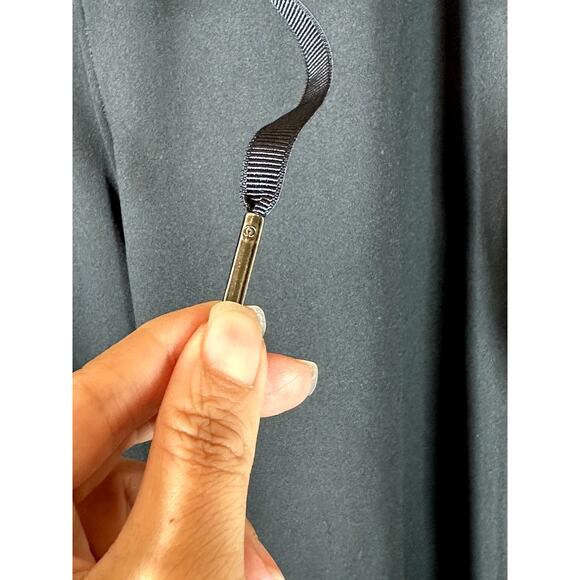 Lululemon Women’s Size 10 Black Crop Leggings With Side Pockets Mid/High Rise - Picture 4 of 11